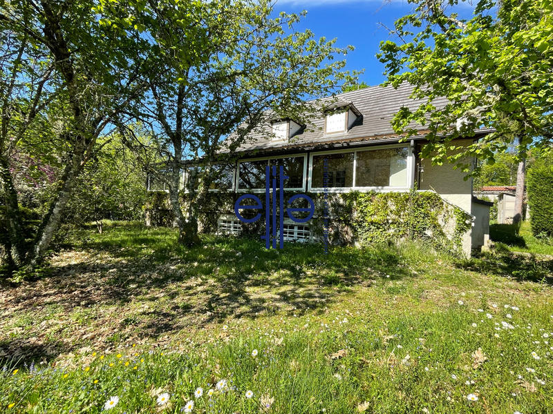 Maison - 230 m² - 8 pièces