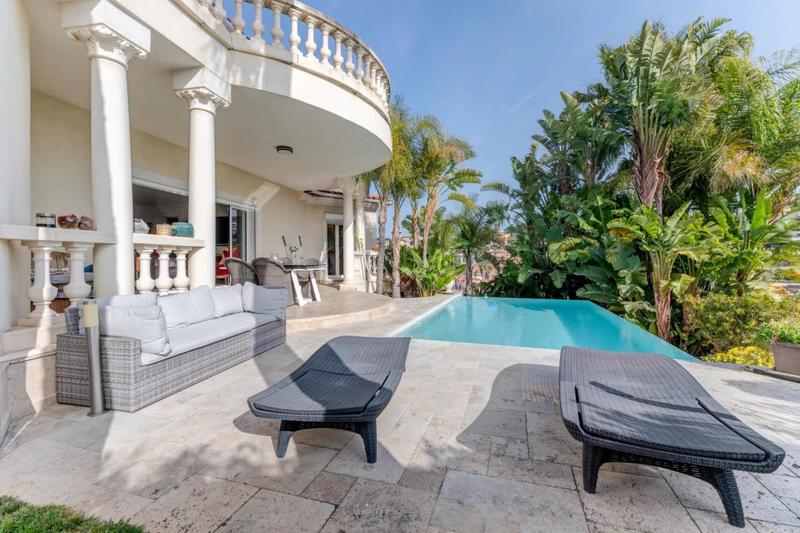 Villa - 303 m² - 7 pièces