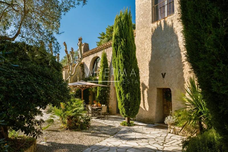 Villa - 407 m² - 11 pièces