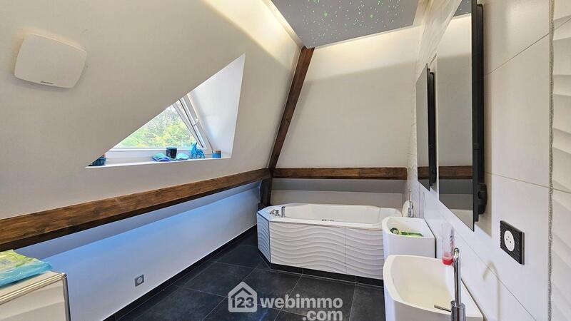 Maison - 210 m² - 8 pièces