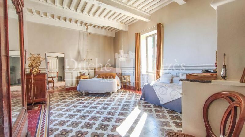 Demeure - 330 m² - 14 pièces