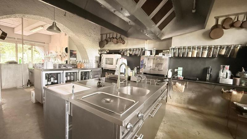 Maison - 817 m² - 15 pièces