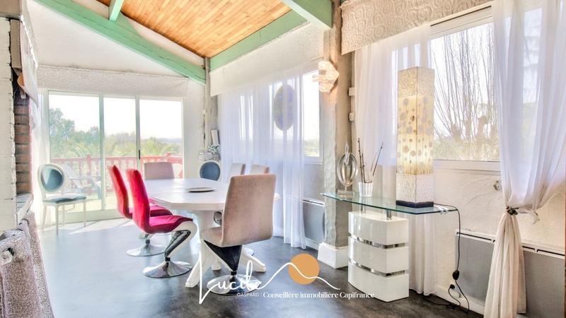 Maison - 235 m² - 9 pièces