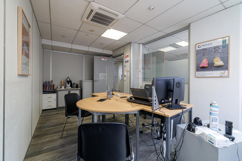 Local commercial - 225 m² - 8 pièces