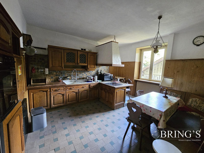 Maison - 234 m² - 8 pièces