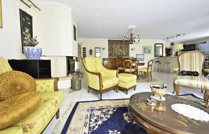 Maison - 184 m² - 8 pièces