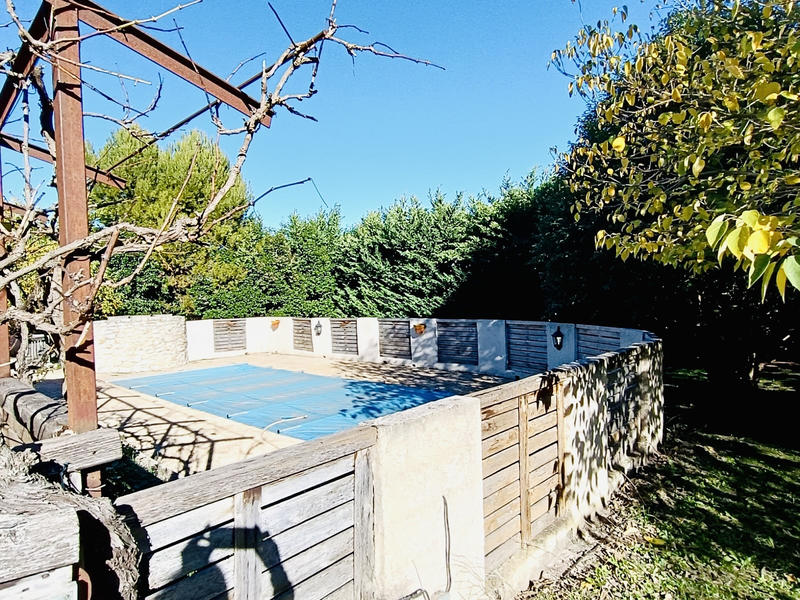 Propriété - 345 m² - 4 pièces