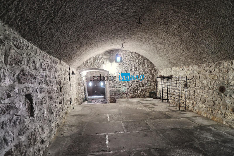 Maison ancienne - 335 m² - 8 pièces