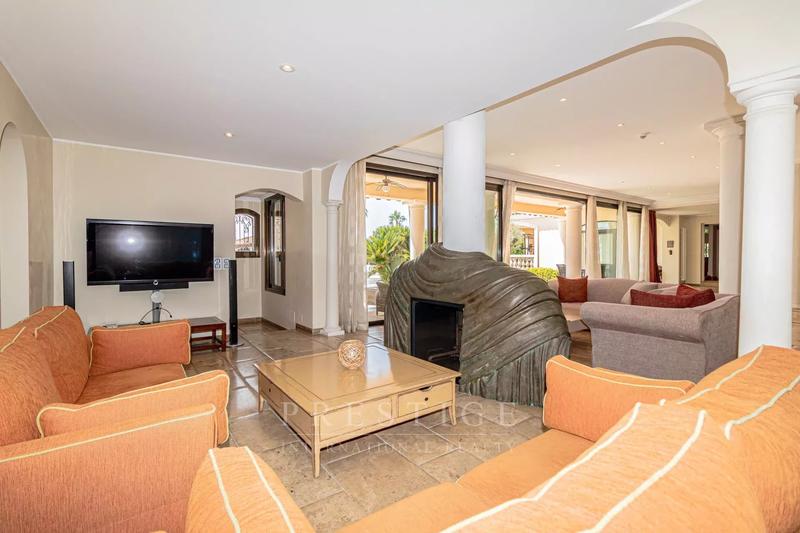 Maison - 347 m² - 7 pièces