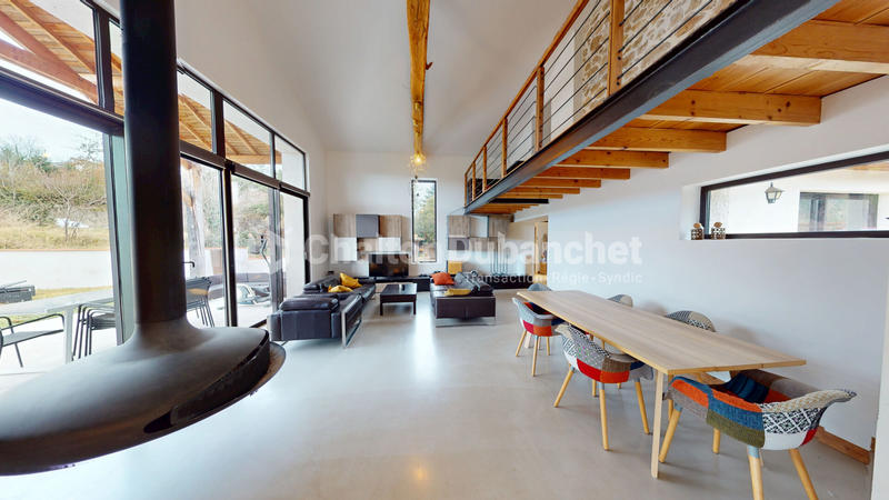 Maison - 213 m² - 7 pièces