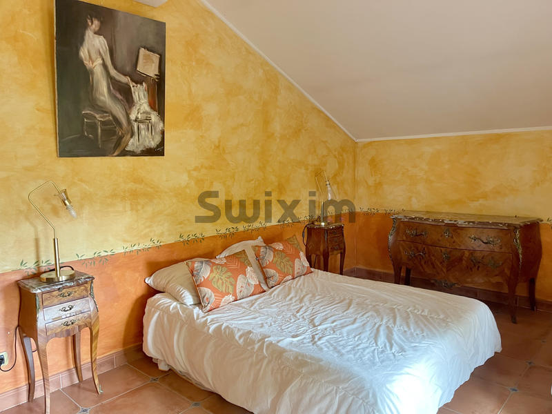 Propriété - 453 m² - 16 pièces