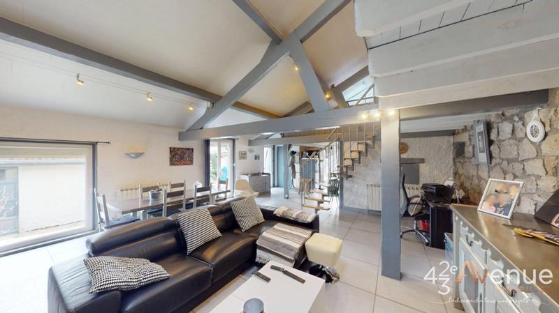 Maison - 201 m² - 5 pièces