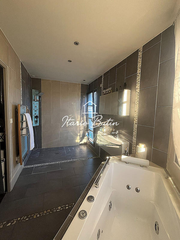 Villa - 230 m² - 10 pièces