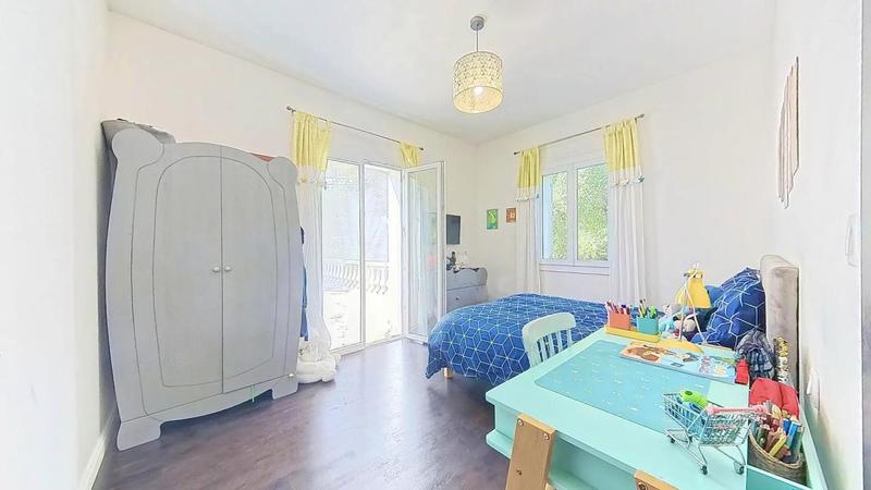 Villa - 222 m² - 6 pièces