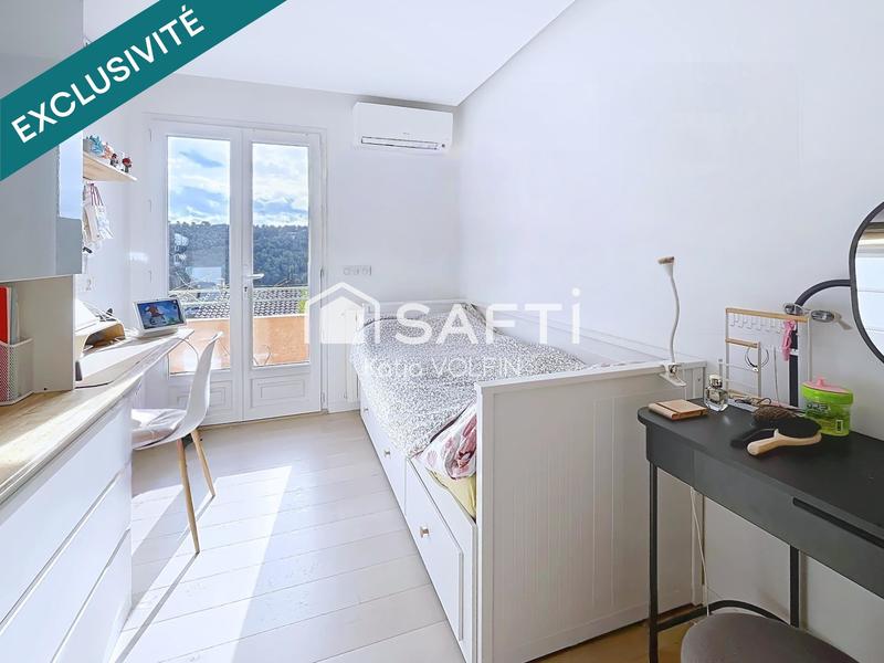 Maison - 230 m² - 8 pièces