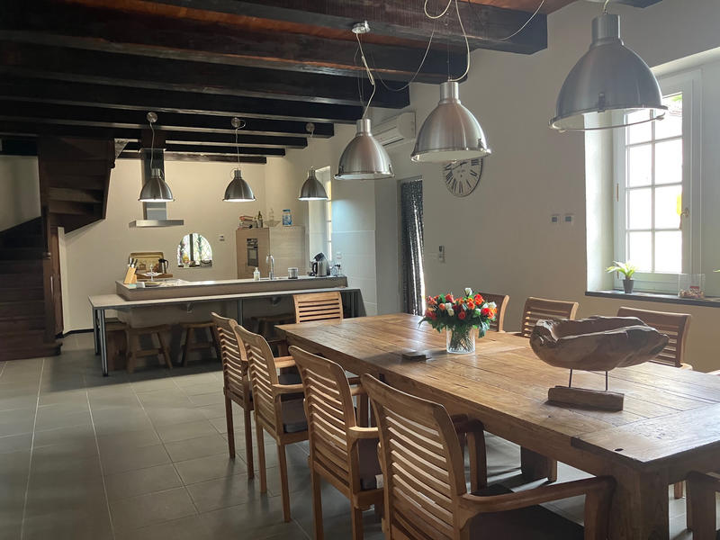 Maison - 220 m² - 8 pièces