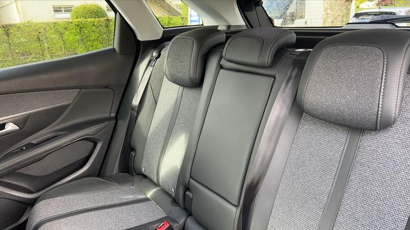 Peugeot 3008 1.2 PureTech 130 Eat8 Allure