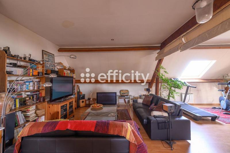 Maison - 330 m² - 7 pièces