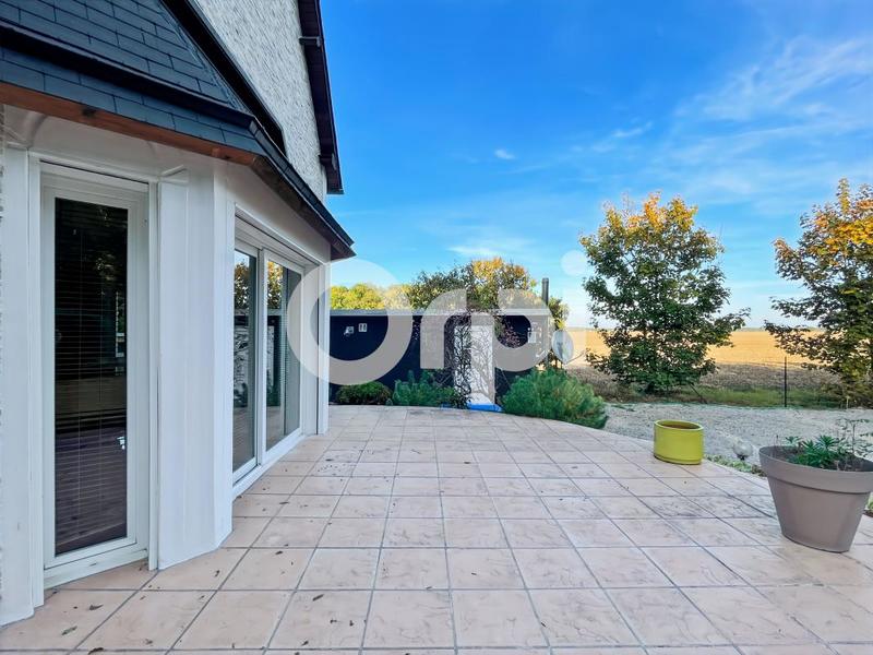 Maison - 220 m² - 6 pièces