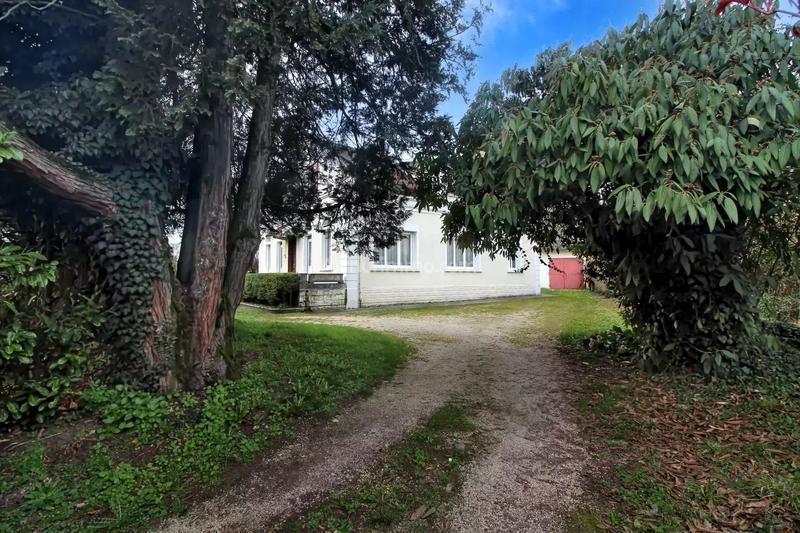 Maison - 202 m² - 7 pièces