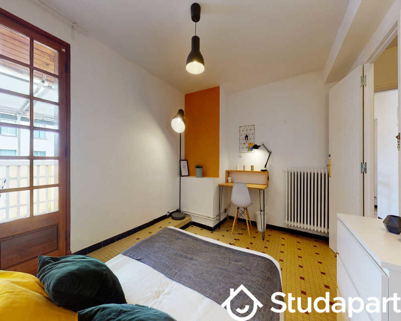 Chambre - 77 m² - 1 pièce