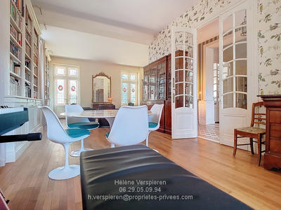 Maison - 273 m² - 12 pièces