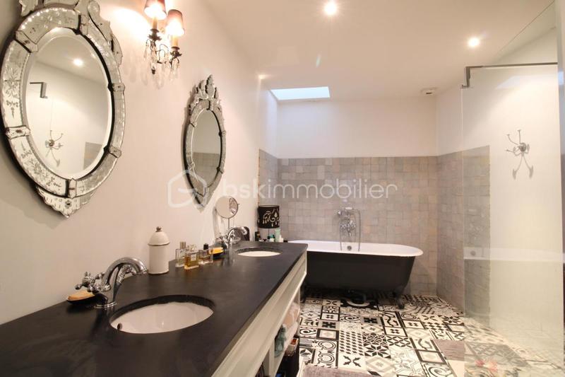 Maison de maîtres - 309 m² - 7 pièces