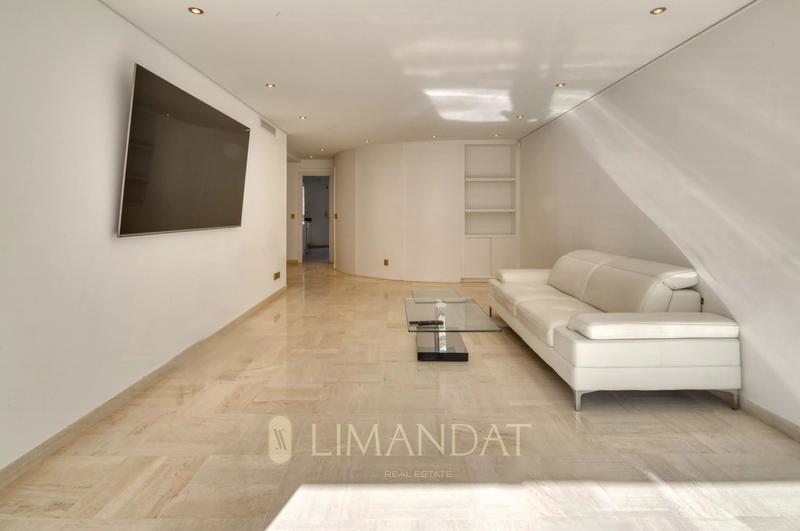 Appartement - 200 m² - 7 pièces