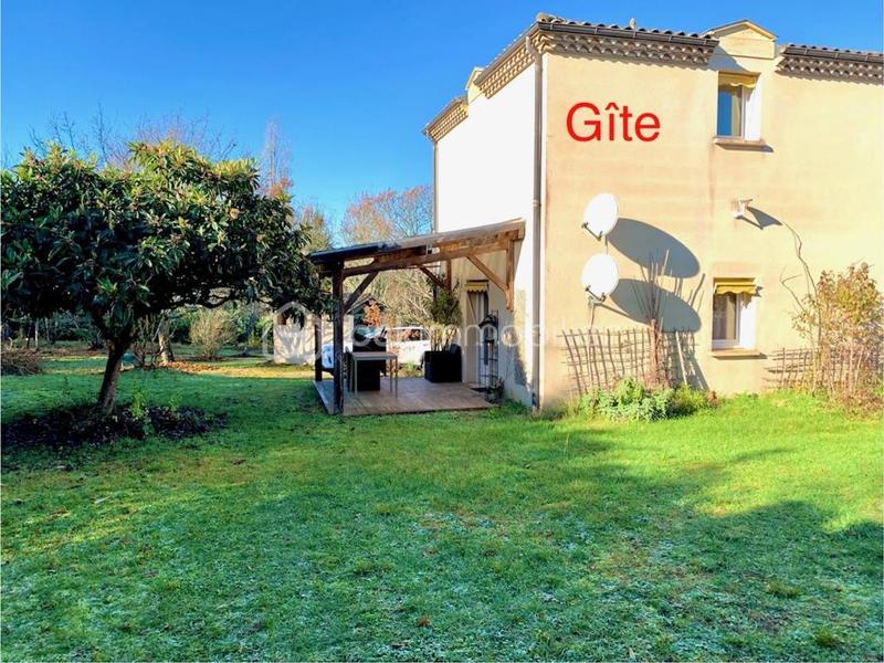 Propriété - 230 m² - 10 pièces