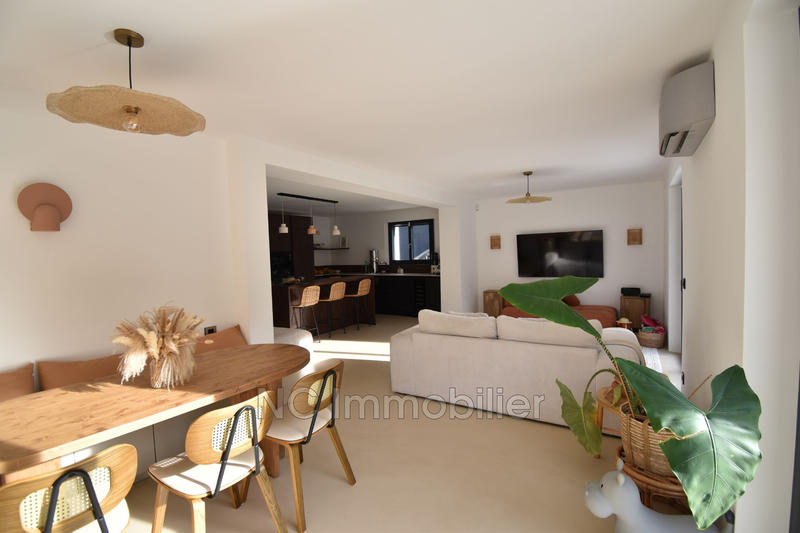 Maison - 205 m² - 7 pièces