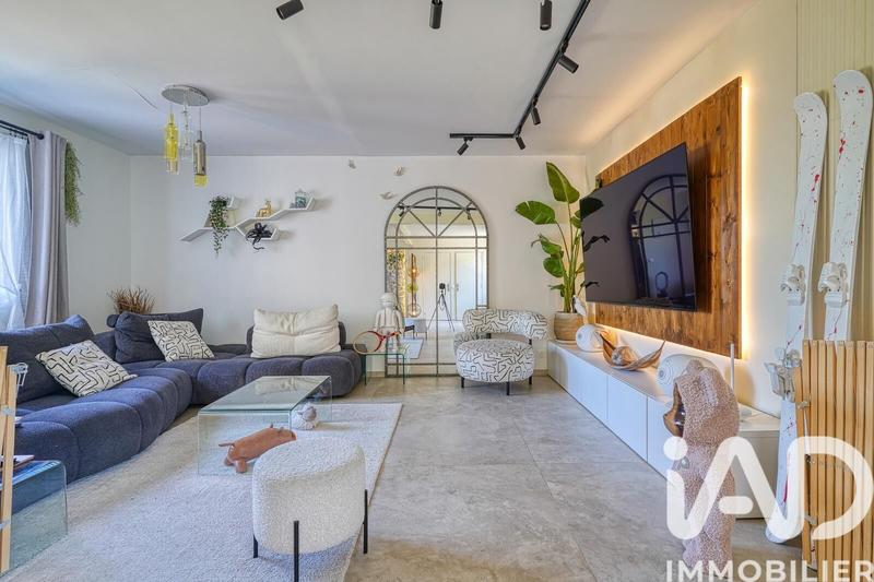 Maison - 210 m² - 5 pièces