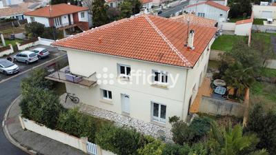 Immeuble - 210 m² - 10 pièces