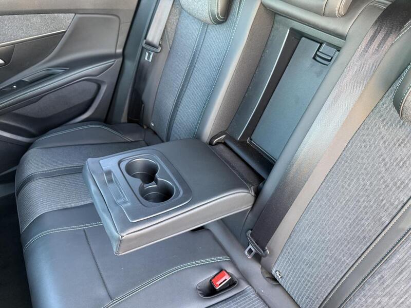 Peugeot 3008 Hybrid 225 e-Eat8 Allure Pack