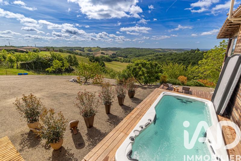 Maison - 220 m² - 5 pièces