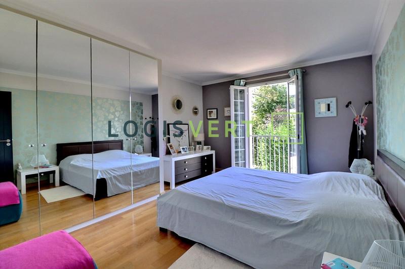 Maison - 352 m² - 8 pièces