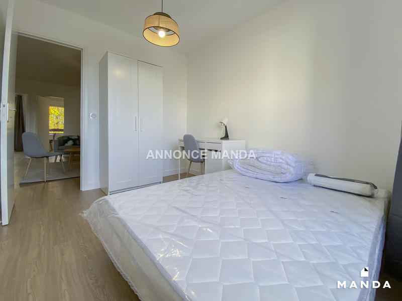 Chambre - 10 m² - 6 pièces