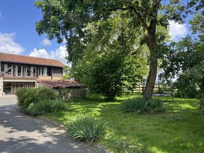 Propriété - 228 m² - 7 pièces