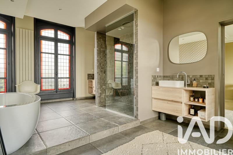 Maison - 235 m² - 9 pièces