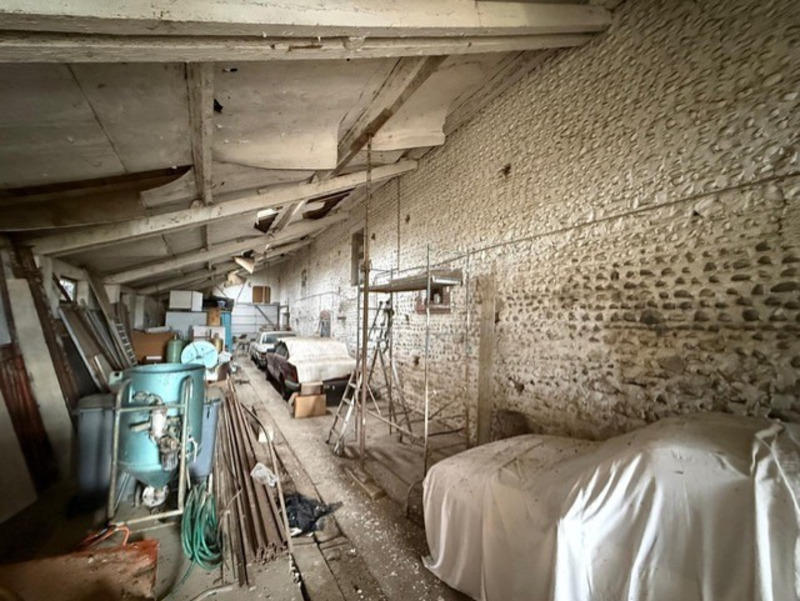 Hangar - 161 m² - 1 pièce