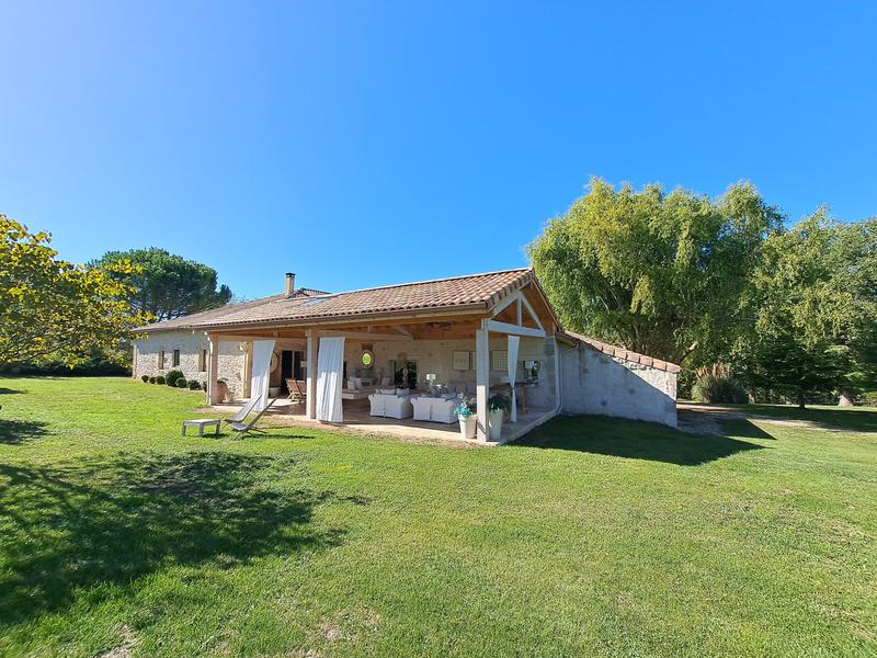 Maison - 297 m² - 7 pièces