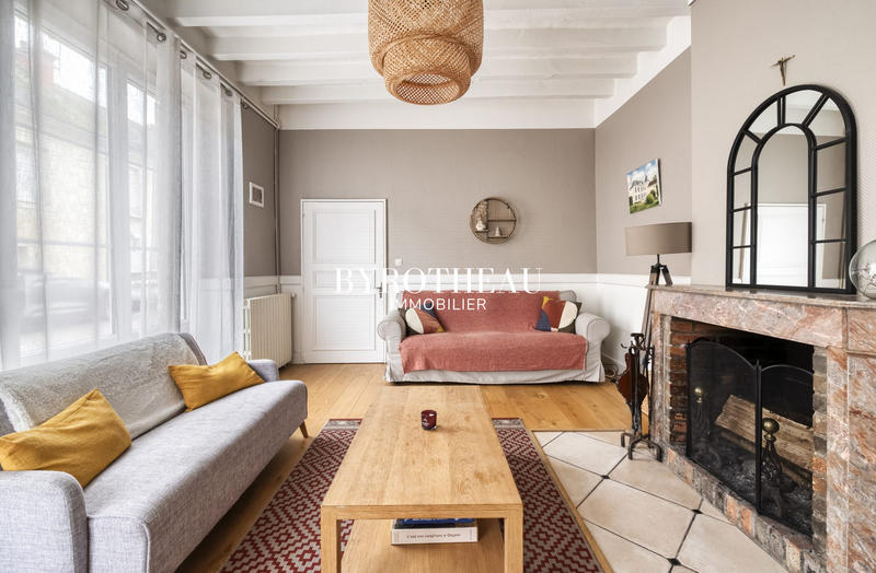 Maison - 220 m² - 8 pièces