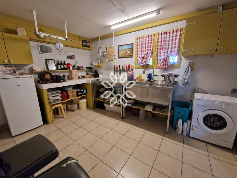 Propriété - 223 m² - 7 pièces