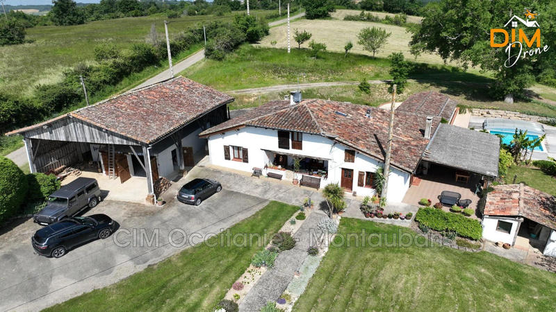 Maison - 275 m² - 8 pièces