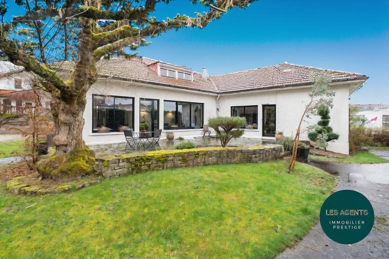 Maison - 278 m² - 11 pièces