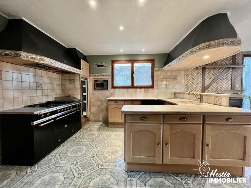 Maison - 218 m² - 8 pièces