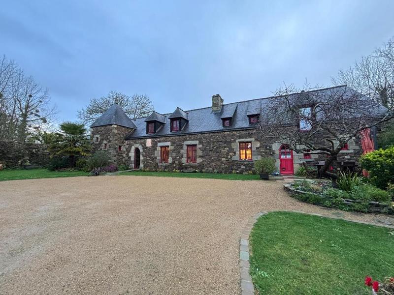 Maison - 190 m² - 5 pièces