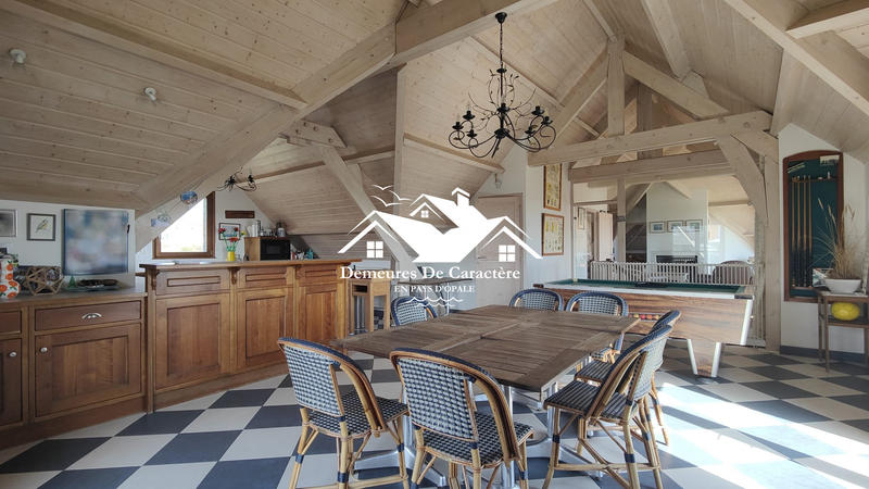 Maison - 277 m² - 10 pièces