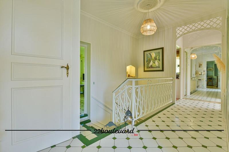 Maison - 220 m² - 7 pièces