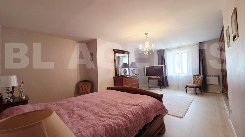 Maison - 298 m² - 13 pièces