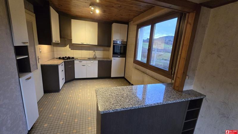 Maison traditionnelle - 90 m² - 6 pièces